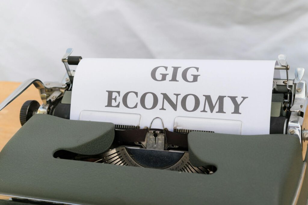 U.S. Labor Market Shows Signs of Stabilization Amid Mixed Economic Signals
